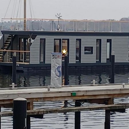 Hausboot Gluecksmomente Mit Dachterrasse In Schleswig Am Ostseefjord Schlei Exterior photo