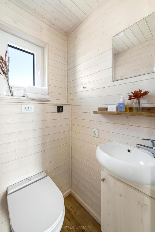 Hausboot Gluecksmomente Mit Dachterrasse In Schleswig Am Ostseefjord Schlei Exterior photo