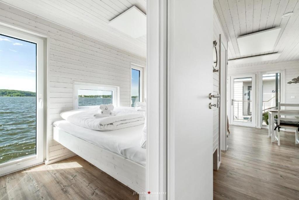 Hausboot Gluecksmomente Mit Dachterrasse In Schleswig Am Ostseefjord Schlei Exterior photo