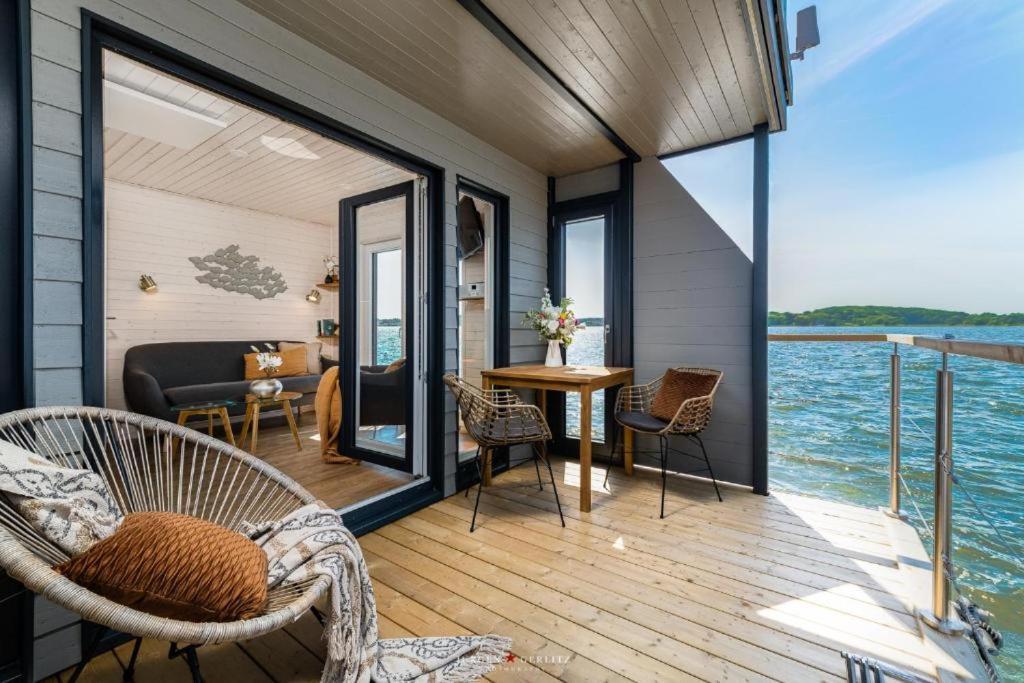 Hausboot Gluecksmomente Mit Dachterrasse In Schleswig Am Ostseefjord Schlei Exterior photo